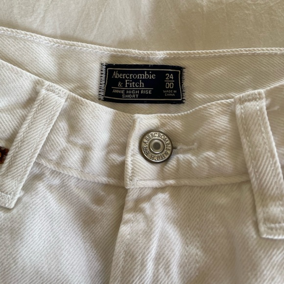White Abercrombie and fitch denim shorts - Picture 3 of 3